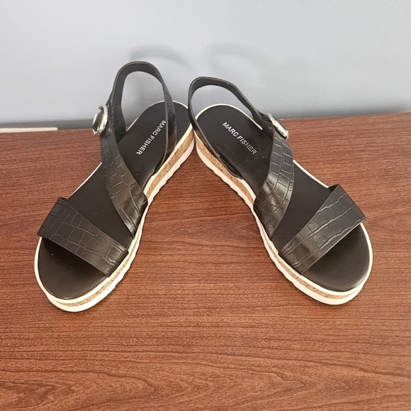 Marc Fisher Platform Wedge Sandals Black Croc Print Ankle Strap Size 8.5 NWOT - Picture 2 of 9